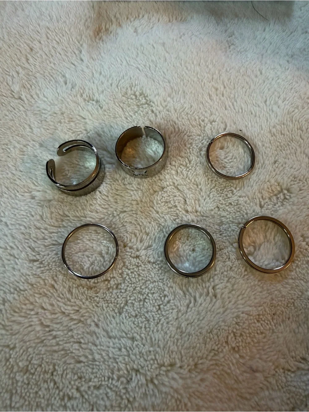 SHEIN Silver Tone Minimalist Ring Set